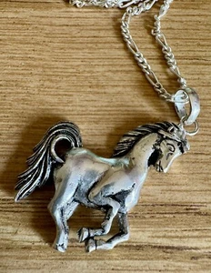 Bellissima Collana Ciondolo Cavallino Rampante Vintage Ossidato Argento Sterling 22 In - Foto 1 di 9