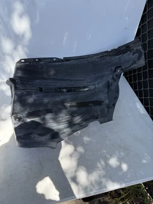 2015–2023 ЗАРЯДНОЕ УСТРОЙСТВО DODGE ПЕРЕДНЕЕ ПРАВОЕ КРЫЛО ПОДКЛАДКА ЗАДНИЙ БРЫЗГОВИК - Изображение 1 из 4