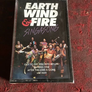 EARTH WIND & FIRE- SING-A-SONG- TAPE- SEALED MINT PIC COV. 1987- MANY HITS - Picture 1 of 1