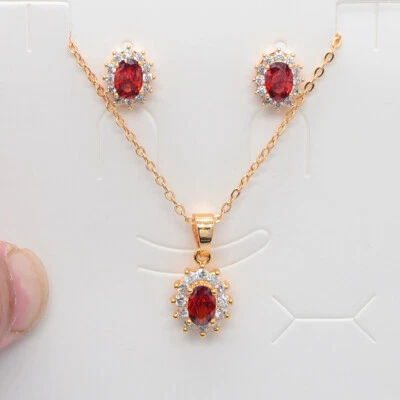 Conjunto de aretes y colgantes de topacio rojo ovalados de oro de 18 quilates para mujer Foto 1 de 4