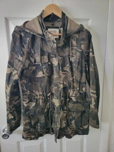  Chaqueta utilitaria con capucha y cremallera verde camuflaje ejército para mujer talla grande Ashley Sunrise”  - Imagen 1 de 12