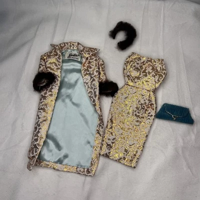 Muñeca Barbie Mattel Vintage 1959 Noche Esplendor Dorado Brocado Abrigo y Vestido #961 Foto 1 de 4