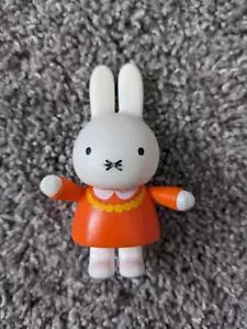 Miffy’s Adventures Miffy & Family - Mom Mummy Figure Orange Dress 3" - Picture 1 of 4