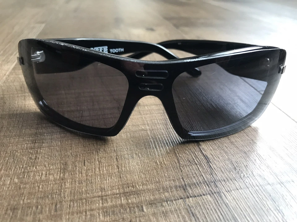 Sabre Vision - Gafas de sol dentales - Negras - Lente gris - $100 Foto 1 de 4