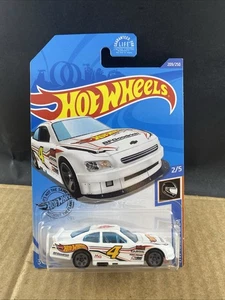 Hot Wheels HW Race Team 2010 Chevy Impala 2/5, OGGETTI MULTIPLI SPEDIZIONE $1 - Foto 1 di 3