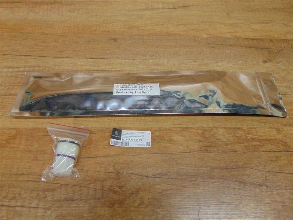 Radiator Filter Dryer Genuine Mercedes W447/W448/910 - A4478350100 - Image 1 of 1