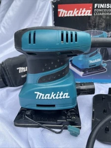 Makita Levigatrice per Finitura B04556 Cavo 1/4" Foglio Punzonatrice Sacchetto Polvere Incluso - Foto 1 di 21