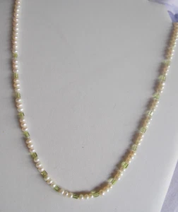 Adorable & So Sweet ! Genuine Freshwater Pearl & Peridot Necklace - Picture 1 of 5