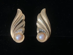 Clip on Pearl Earrings, with cubic zirconia shell design - Costume Jewellery - Picture 1 of 3