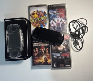 Sony PSP-3001 Con 4 Giochi *USATO* LEGGERE DESCRIZIONE* BATTERIA NON INCLUSA* - Foto 1 di 13