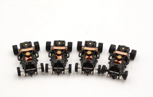 Menge 4 neue Auto World Xtraction Chassis - Bild 1 von 4