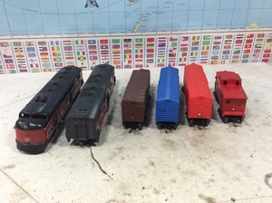 MARX  - Diesel  A-B Unite Rock Island  Locomotive and 4  Freight Car 0 scale - Picture 1 of 24
