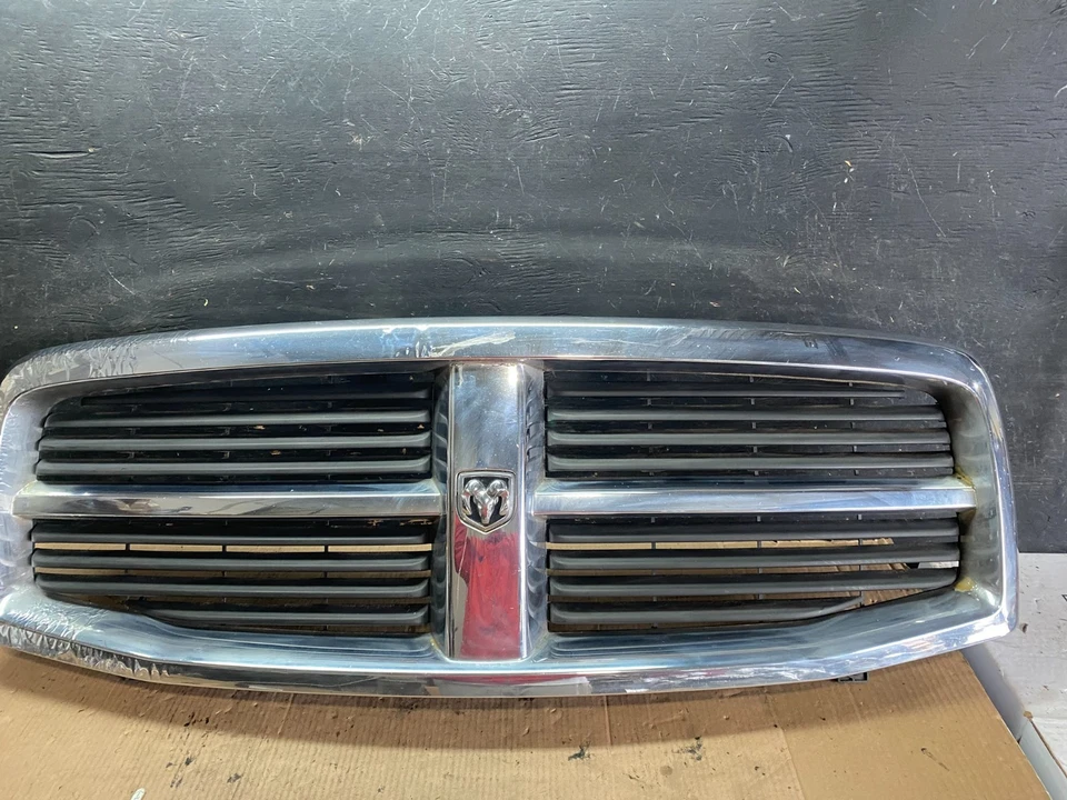 Dodge Durango 2004 a 2006 parrilla cromada superior delantera OEM T0069 DG Foto 1 de 4