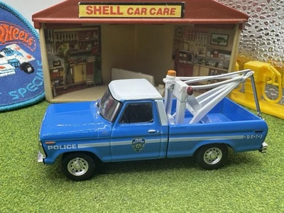 Camión grúa Ford F250 1979 policía de Nueva York 1/64 Greelight 79 diorama modelo fundido a presión Foto 1 de 4