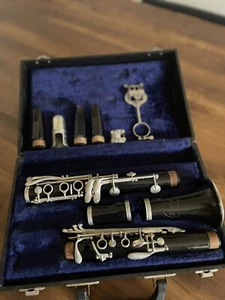 Student B Flat Armstrong Clarinet With Case/Accessories/ Beginner Books - Picture 1 of 7