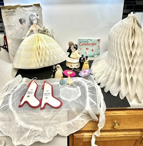 LOTE DE BODA VINTAGE 13 CAMPANAS DE PANAL BEISTLE SELLO DELANTAL NOVIA ADORNOS PARA PASTELES - Imagen 1 de 14