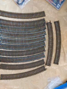 12 HO Maßstab 18 Zoll R gebogene Druckknoppfspur, Messing und Nickel. AHM, Atlas, Bachman, Tyco... T2 - Bild 1 von 1