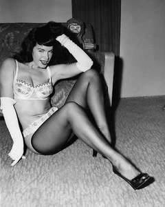 Bettie Page 10" x 8" Photograph no 10 - Picture 1 of 1