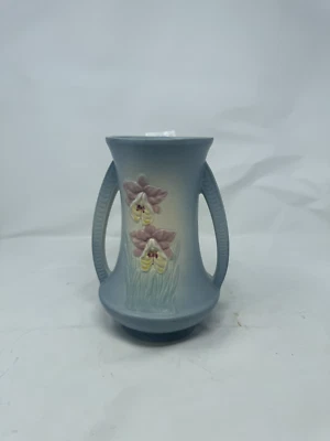 Jarrón vintage de cerámica de casco 304-6 con patrón de orquídea de 6 5/8” doble mango en culo Foto 1 de 2