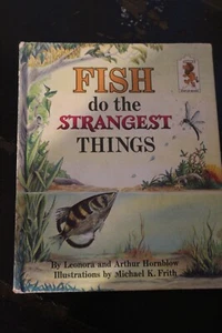 Vintage Fish do the Strangest Things Hardcover Book--Read Description - Imagen 1 de 5