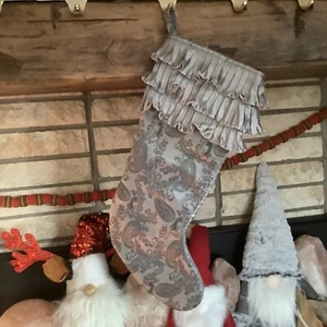 Hobby Lobby Rollstrumpf Paisley verziert schwarz silber Rüschenmanschette - Bild 1 von 4