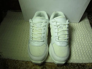 ILLINOIS THEATRICAL CHILDREN'S WHITE LEATHER DANCE SNEAKERS SZ 4.5 1211 NIB - Picture 1 of 9