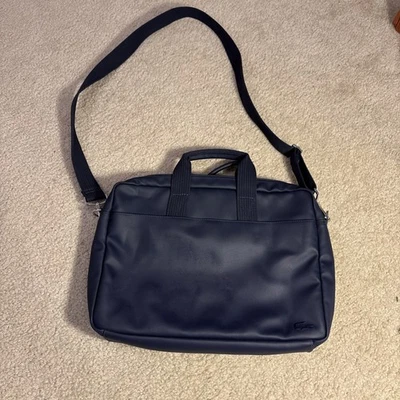Bolso para computadora Lacoste Classic Petit Piqué azul marino Foto 1 de 4