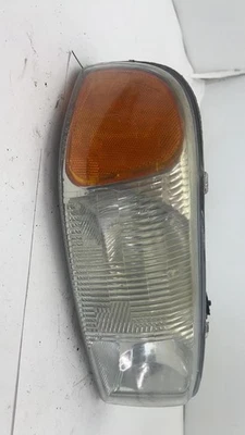 Headlamp Assembly GMC SIERRA 3500 PASSENGER 01 02 03 04 05 06 07 - Image 1 of 3
