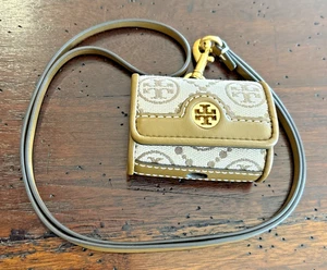 Estuche TORY BURCH T Monograma Jacquard AirPods Avellana Nuevo sin Etiquetas - Imagen 1 de 7