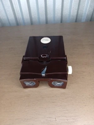 Vintage Stereo Realist 3D  Viewer Battery Powered Beige  Button, Needs Bulb - Image 1 of 4