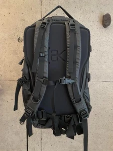 Zaino nero BURTON [ak] capacità 23L misura circa 56cm lungo e 40cm largo - Foto 1 di 12