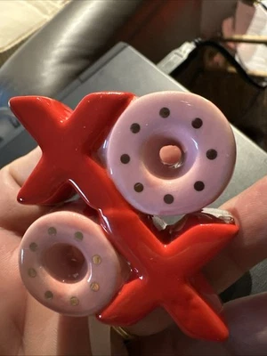 RETIRADO Y RARO Nora Fleming rojo y rosa XOXO Abrazos y Besos - CHIPADO Foto 1 de 4