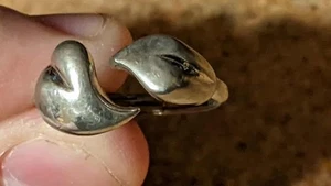 VINTAGE 1976 AVON SILVER TONE HEART TO HEART RING SIZE 6.5 / WRONGWAY052 - Picture 1 of 7