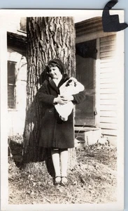 Vintage Anfang 1900 schwarz weiß Foto junge Frauen halten Babypuppe 1G71 - Bild 1 von 2