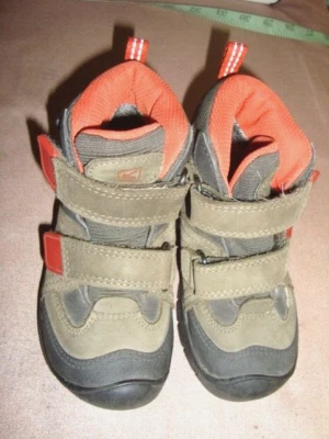 Childrens KEEN sz 8 Waterproof Hiking high top boots bungee cord beige/orange - Image 1 of 3