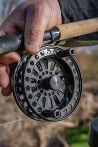 Korum Glide Stealthmode Centrepin / Mulinello da Pesca Grosso - Foto 1 di 2