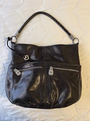 Bolso Hobo Brighton Cartera Negro Piel de Serpiente Acentos Plateados En muy buen estado. Cartera de bonificación Foto 1 de 4