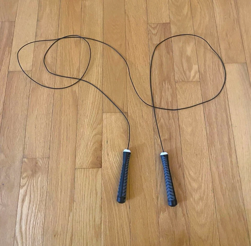 Cuerda de saltar NIKE ponderada de 9 pies para entrenamiento, pesas de 0,5 lb, negra/blanca, NUEVA Foto 1 de 1