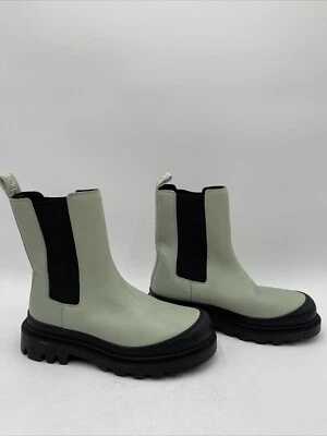 Women’s Loewe Chelsea Boots Green Size 39 - Image 1 of 4