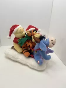 Musical de felpa de Winnie Pooh, gatillo y Eeyore en trineo - Imagen 1 de 8
