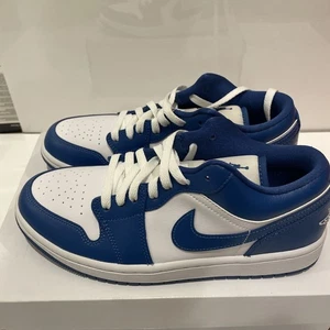 WMNS Size 9 - Air Jordan 1 Low Marina Blue W DC0774-114 - Picture 1 of 5