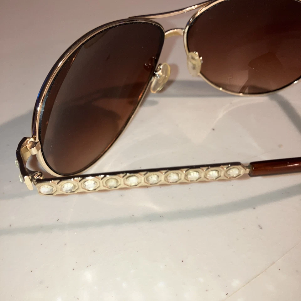 Óculos de sol estilo aviador Ivanka Trump designer armação dourada strass RARO - Imagem 1 de 4