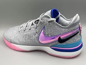 Entrenadores Nike Zoom Lebron NXXT GEN DR8784 002 LBJ Raro 1984 GRIS LOBO TALLAS GRANDES - Imagen 1 de 18