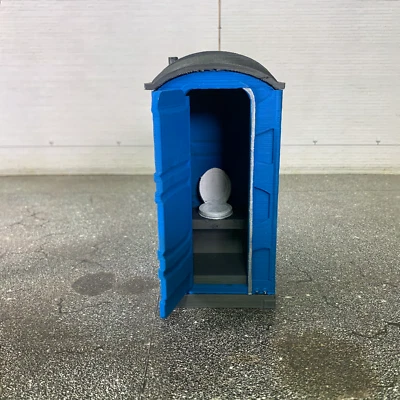 Inodoro químico portátil azul escala 1:18 para baño de calle Porta-Oltty azul Foto 1 de 4