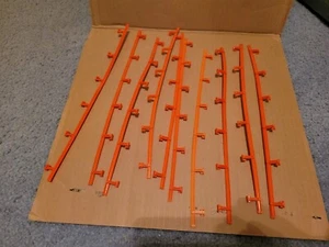 H.O. Auto Gleis Geländer (10) orange 14" lang - Neu - Bild 1 von 3
