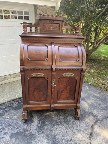 QUEEN ANNE EXTRA GRADE WALNUT AND BURL PAT. WOOTON DESK Cover
