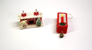 (2) Vintage Fatto a Mano 3D Plastica Tela Ornamento Bottiglia Natale Spazzola Camino - Foto 1 di 6