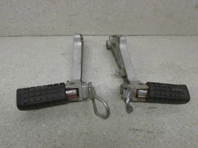 HONDA VF750S V45 SABLE 750 VF700S 700 ESTRIBERAS DE PASAJERO TRASERO CLAVIJAS CON SOPORTES Foto 1 de 3