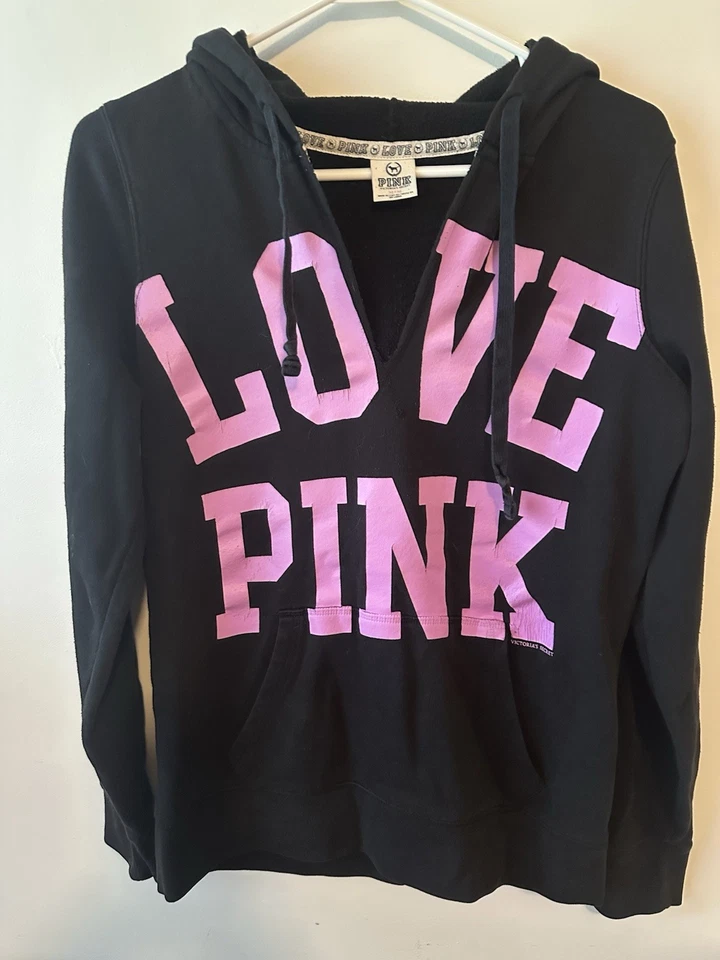 Sudadera con Capucha Victoria’s Secret Vintage Negra Cuello en V Púrpura Logo M Foto 1 de 4