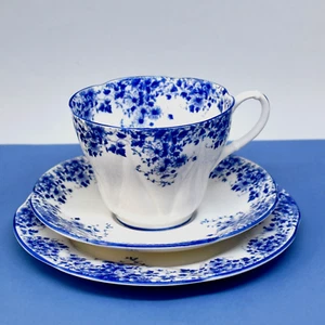 ROYAL ALBERT DAINTY BLUE Trio - Cup, Saucer & Plate - England - Picture 1 of 7